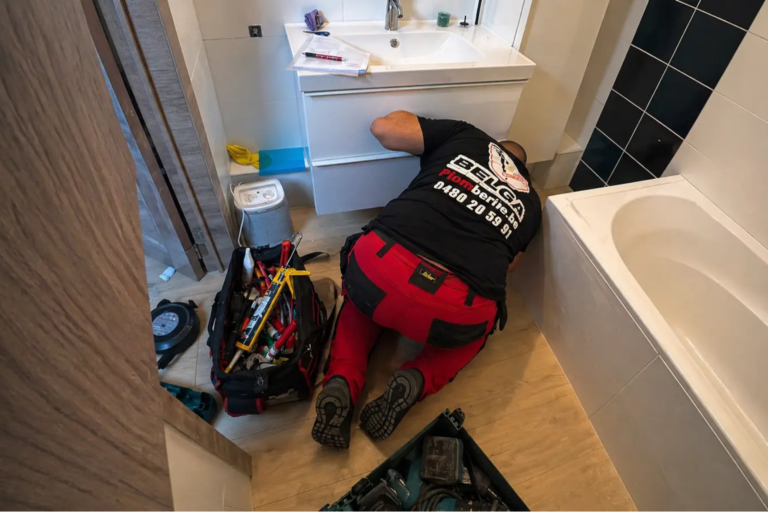 Réparation fuite sous lavabo en Belgique